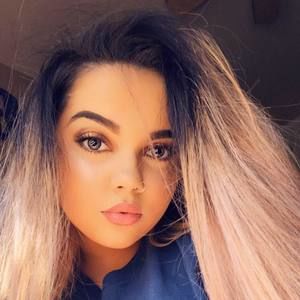 Meet your Posher, Kiana